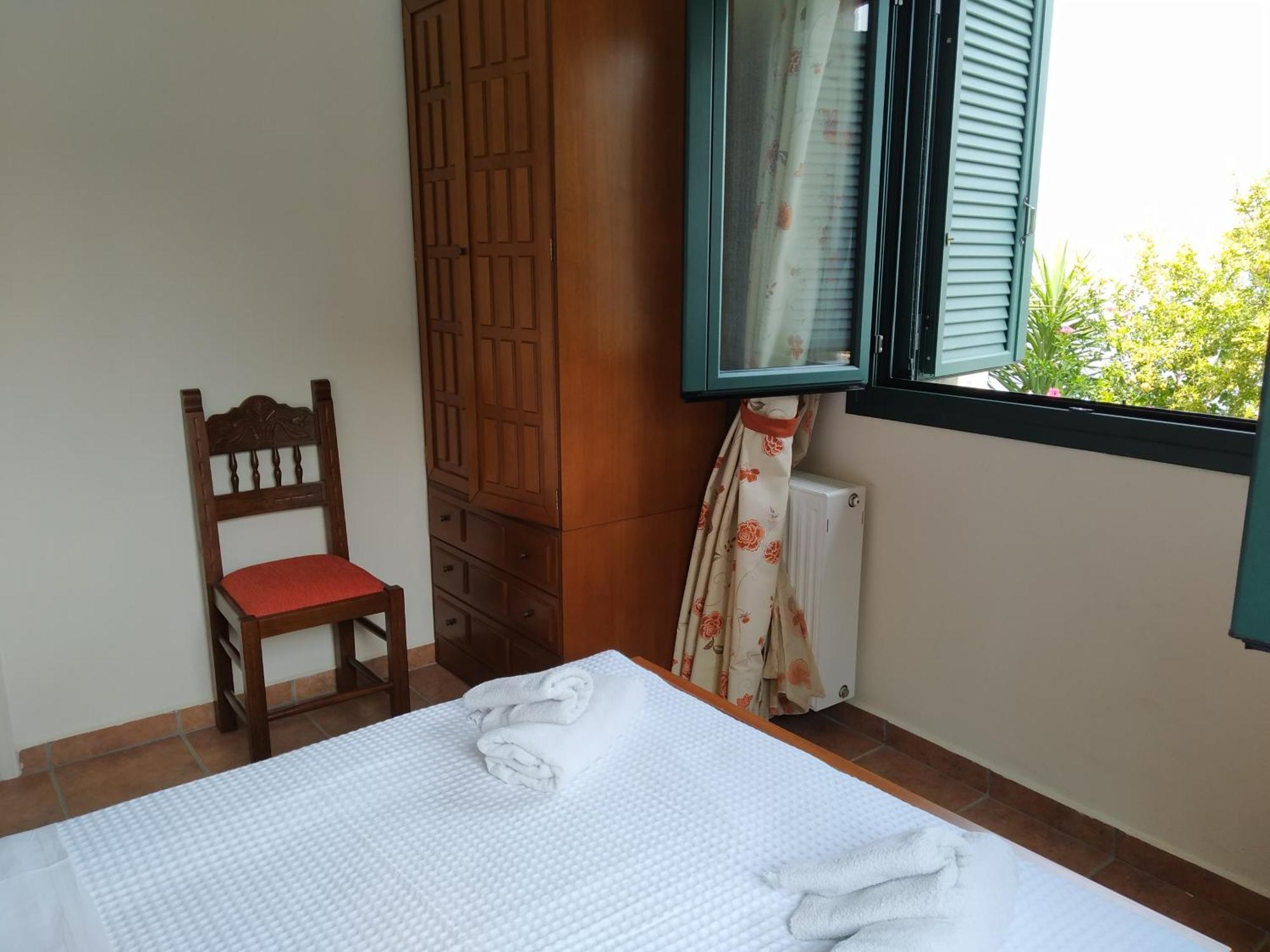 Aparthotel Vatoulia House à Néon Oítilon Extérieur photo