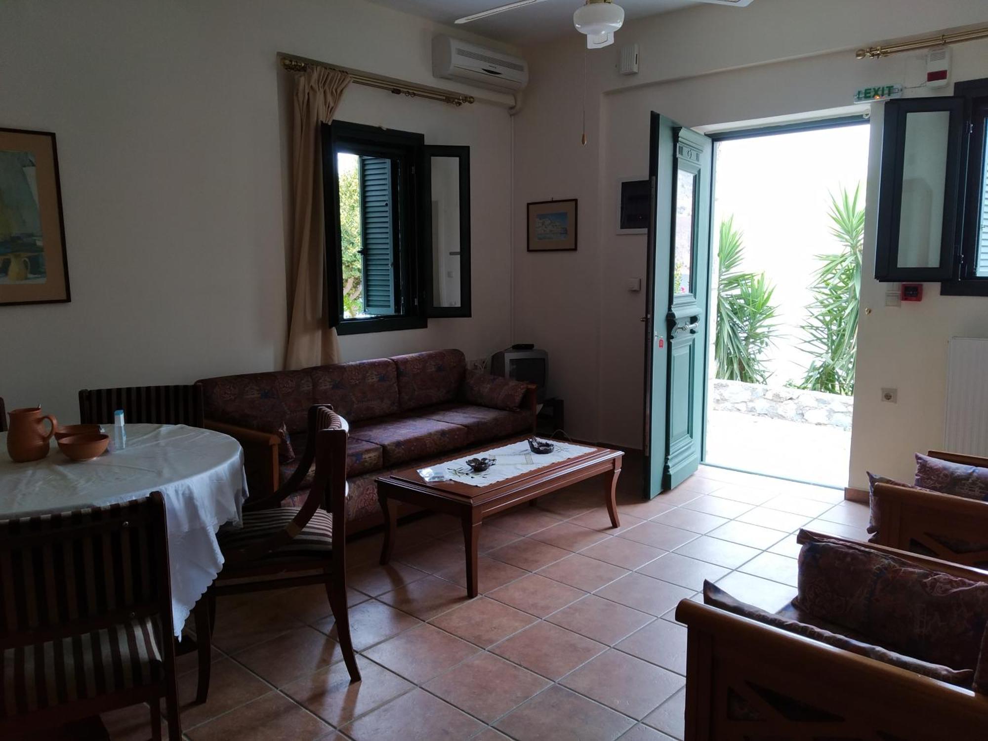 Aparthotel Vatoulia House à Néon Oítilon Extérieur photo