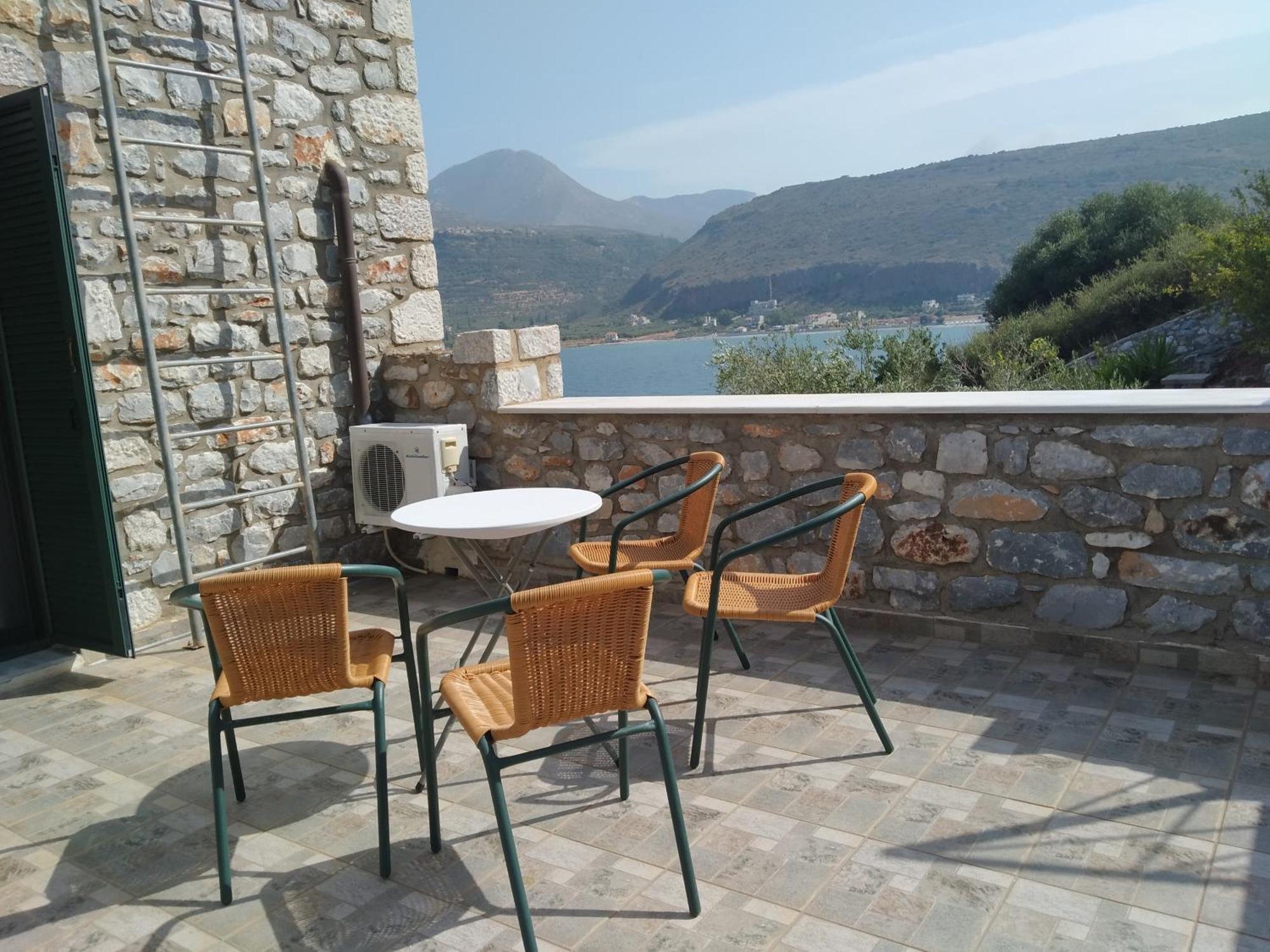 Aparthotel Vatoulia House à Néon Oítilon Extérieur photo