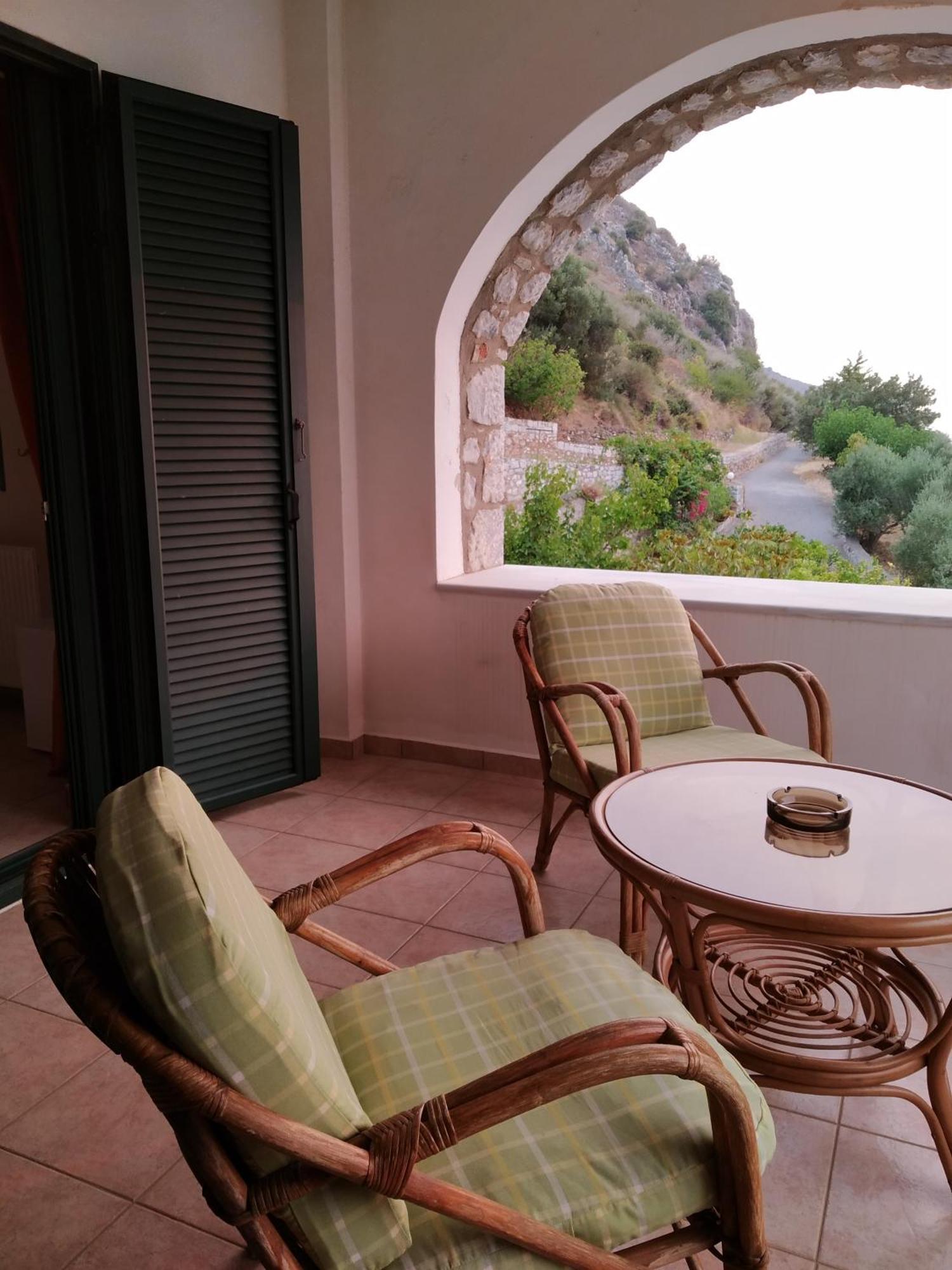 Aparthotel Vatoulia House à Néon Oítilon Extérieur photo