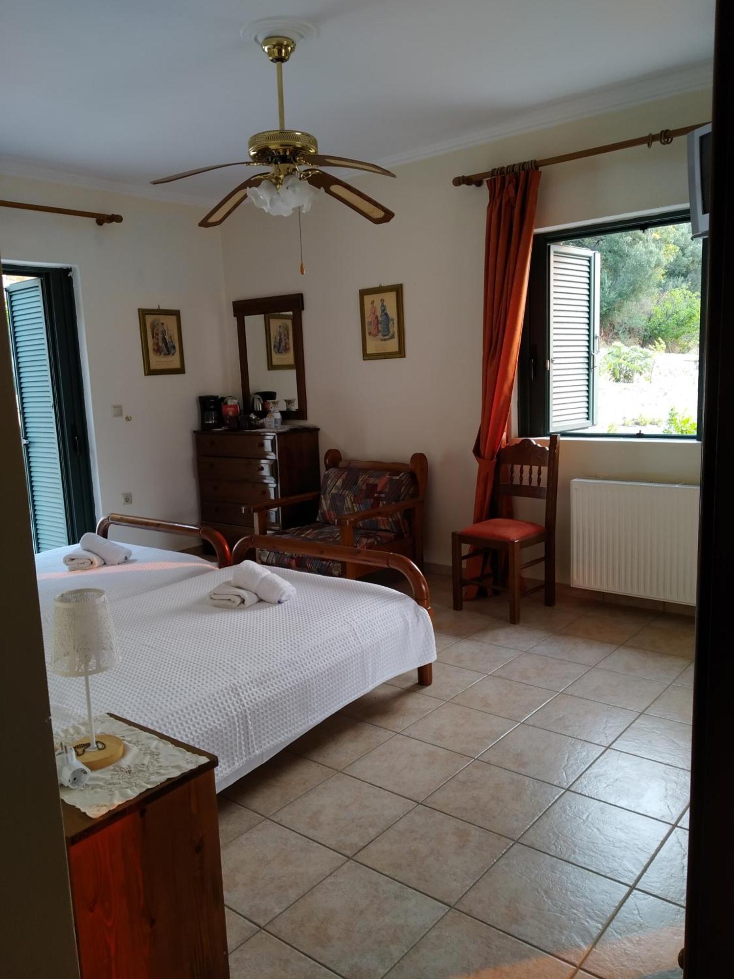 Aparthotel Vatoulia House à Néon Oítilon Extérieur photo